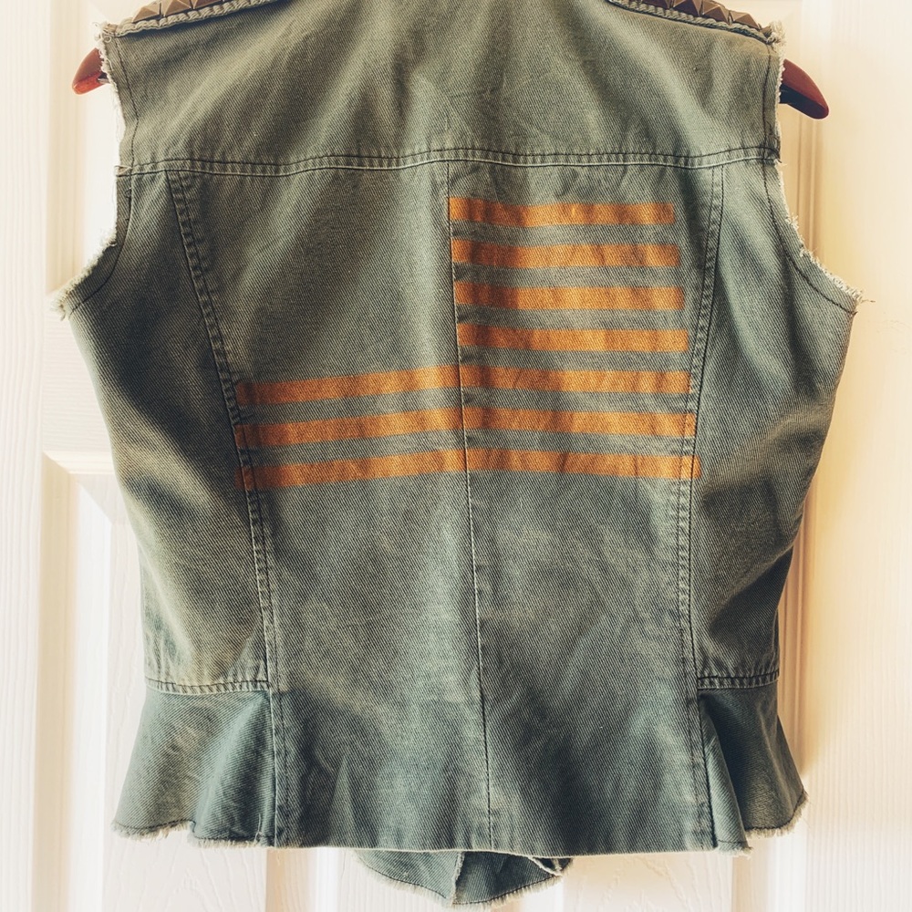 William Rast Vest Size Medium - Picture 4 of 4